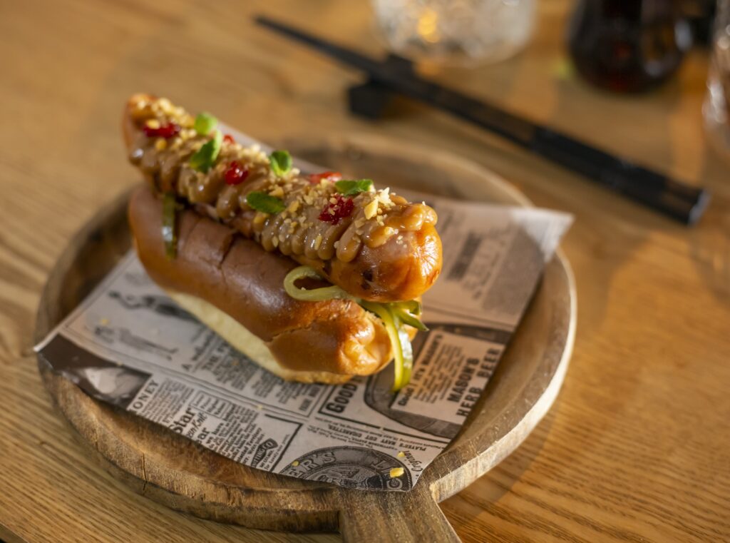 gastronomische hotdog met petazetas en satésaus herkomst Dexcaro evolutie restaurant Denia